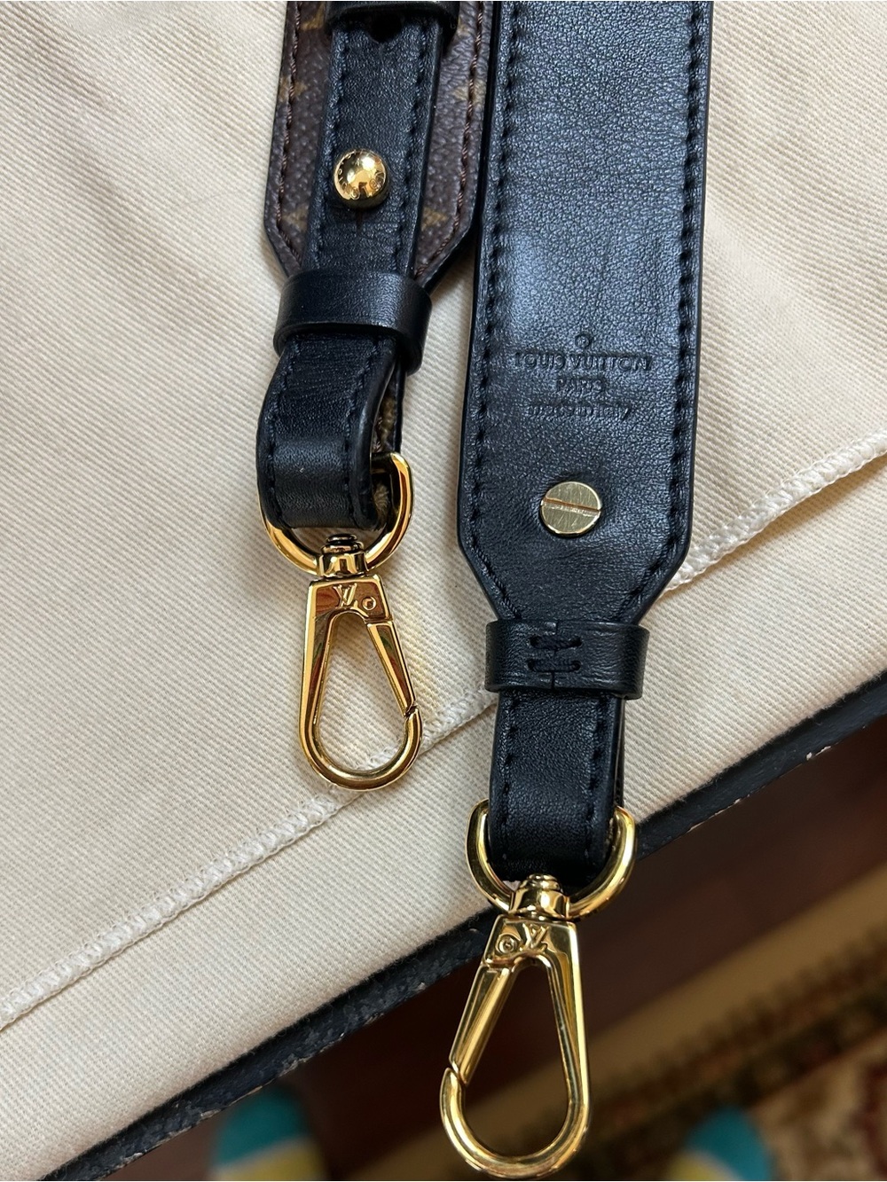 Authentic Louis Vuitton On My Side MM - Picture 10 of 15